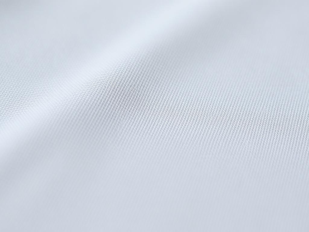 Detalhe aproximado do tecido e acabamento das camisetas Tátil